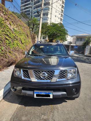 NISSAN FRONTIER 2.5 LE 4X4 CD TURBO ELETRONIC DIESEL 4P AUTOMÁTICO